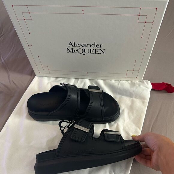 Alexander McQueen Oversized Slide Sandal (Women) 38 rubber black - Picture 11 of 11
